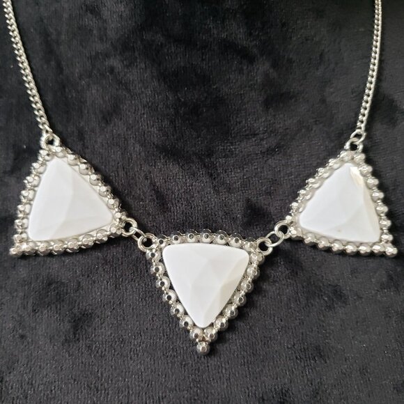 Womens Mother of Pearl Gemstone Triangle Pendant Necklace - Picture 2 of 4